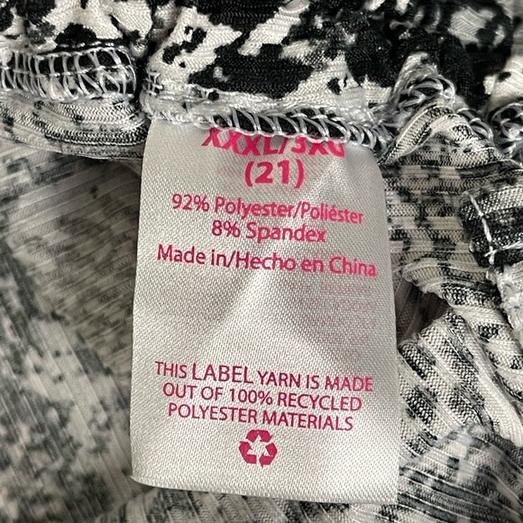 Snakeskin Print Long Sleeves Ruchet Sides Top junior’s Size XXXL (21) - Picture 10 of 10